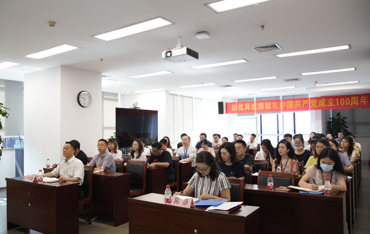 勞模進(jìn)市鐵路集團(tuán),講述 “匠心夢(mèng)”.png