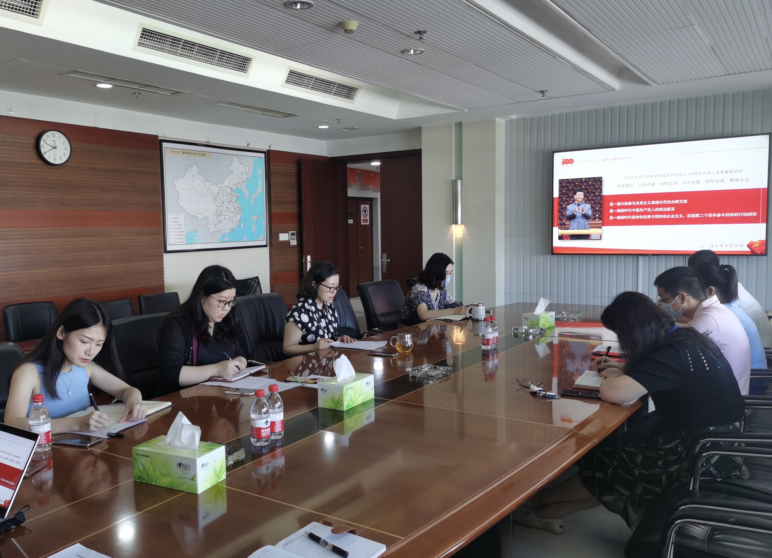 陳靜講授《學(xué)習(xí)貫徹習(xí)近平總書(shū)記“七一”重要講話精神》專題黨課.jpg
