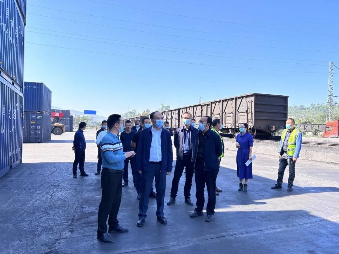 南川區(qū)區(qū)長施崇剛赴南涪公司調研.jpg